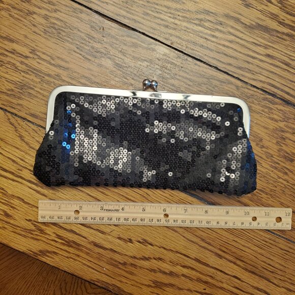 Women's Loft sequin purse, snap close, Black, Silver chain, Elegant! Ex Cond!! - Picture 4 of 4